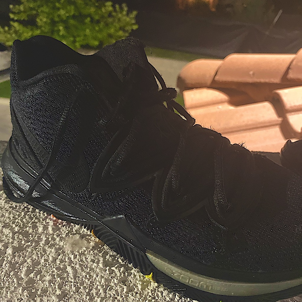 Kyrie 5 rainbow black